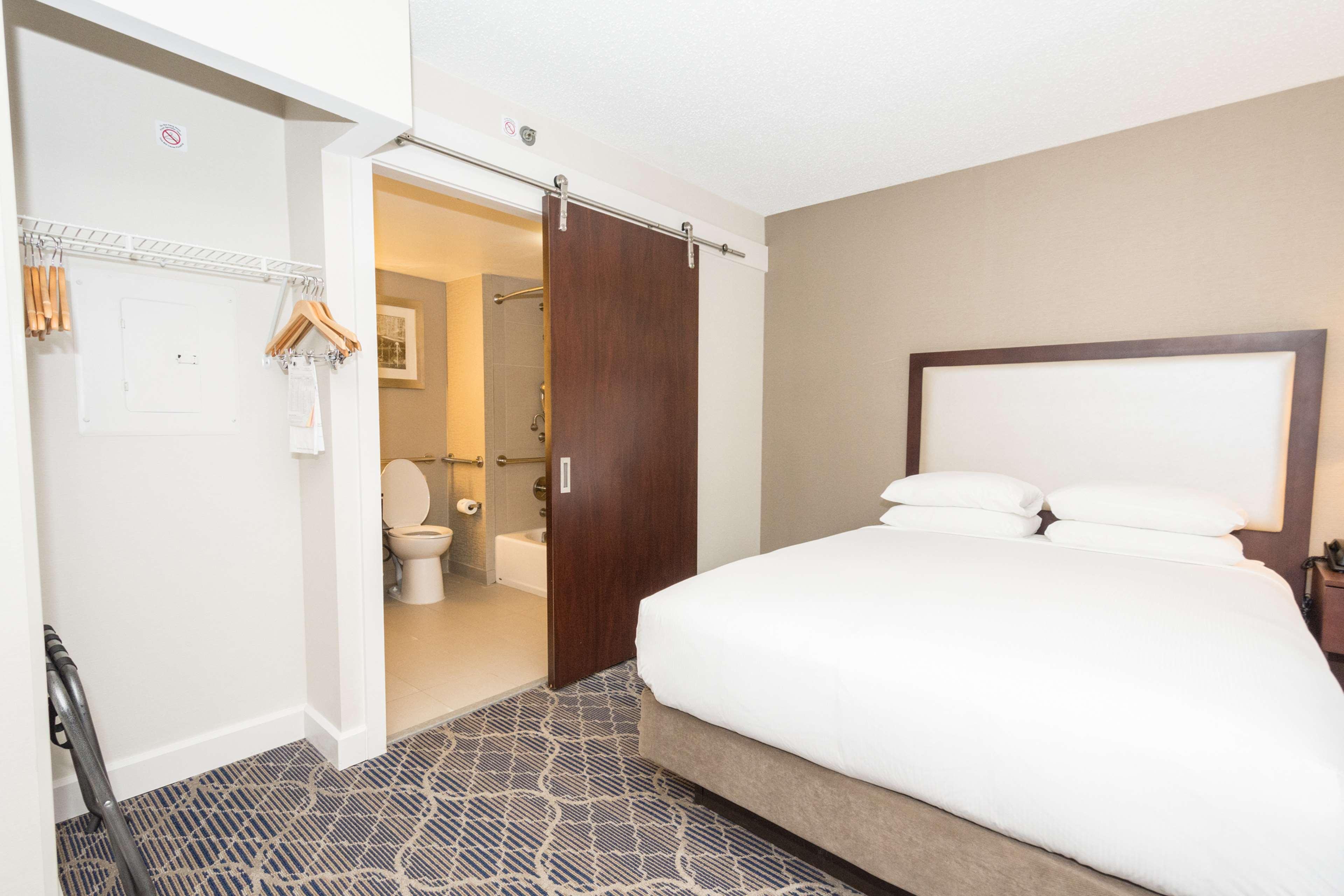 Doubletree Suites By Hilton At The Battery Atlanta Smyrna Exterior foto