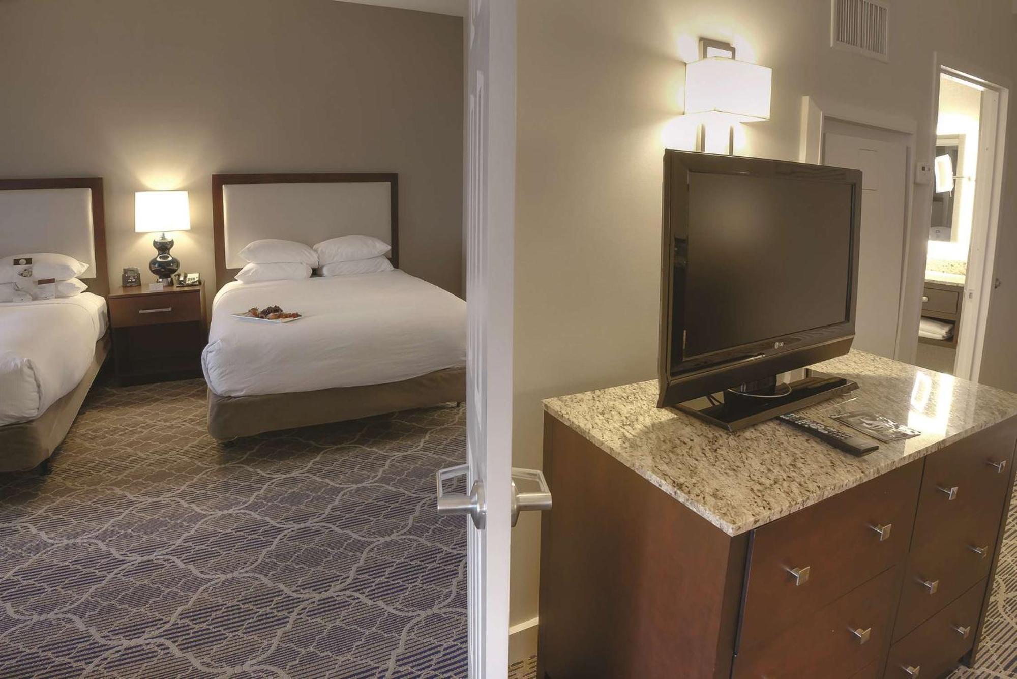 Doubletree Suites By Hilton At The Battery Atlanta Smyrna Exterior foto