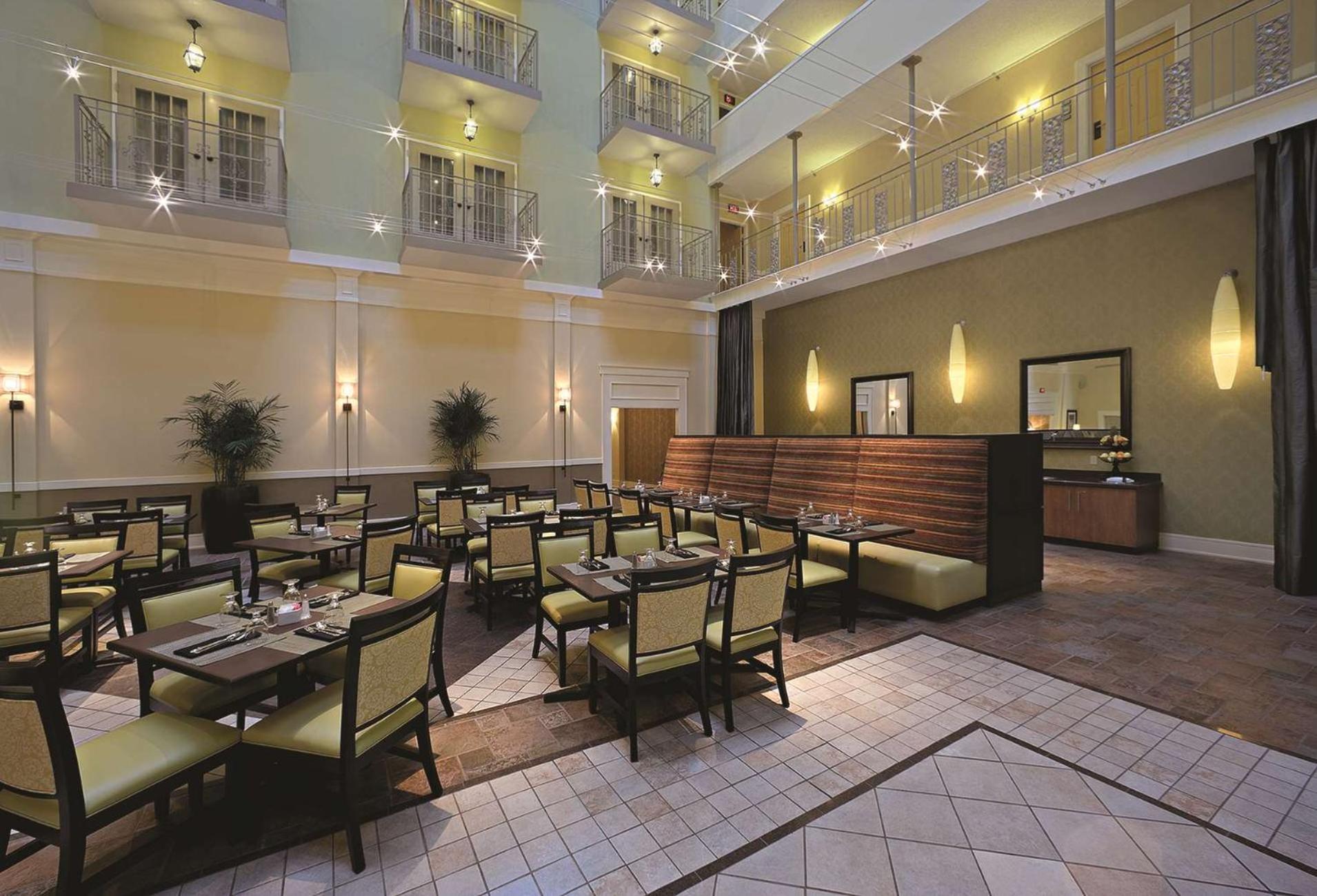Doubletree Suites By Hilton At The Battery Atlanta Smyrna Exterior foto